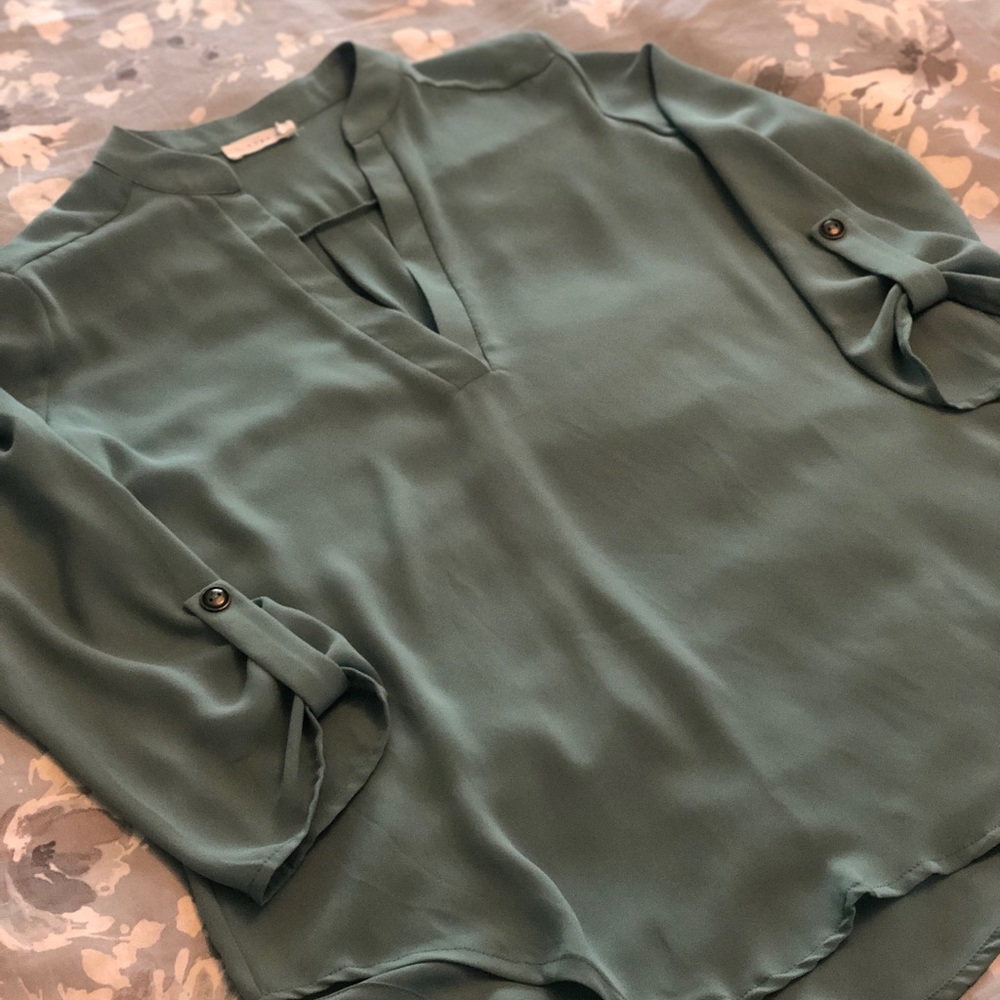 LUSH teal quarter sleeves vneck blouse